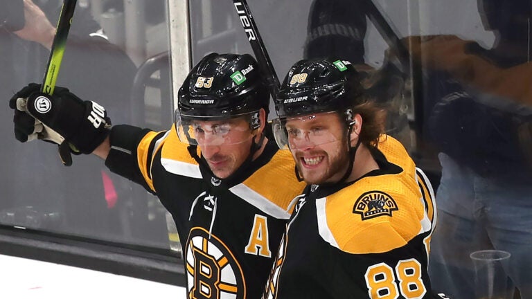 Boston Bruins right wing David Pastrnak (88)(rt) is congratulated by Boston Bruins left wing Brad Marchand (63) after Pastrnak’s 1st period goal.