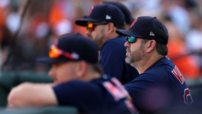 Varitek hoping to finish career with Red Sox