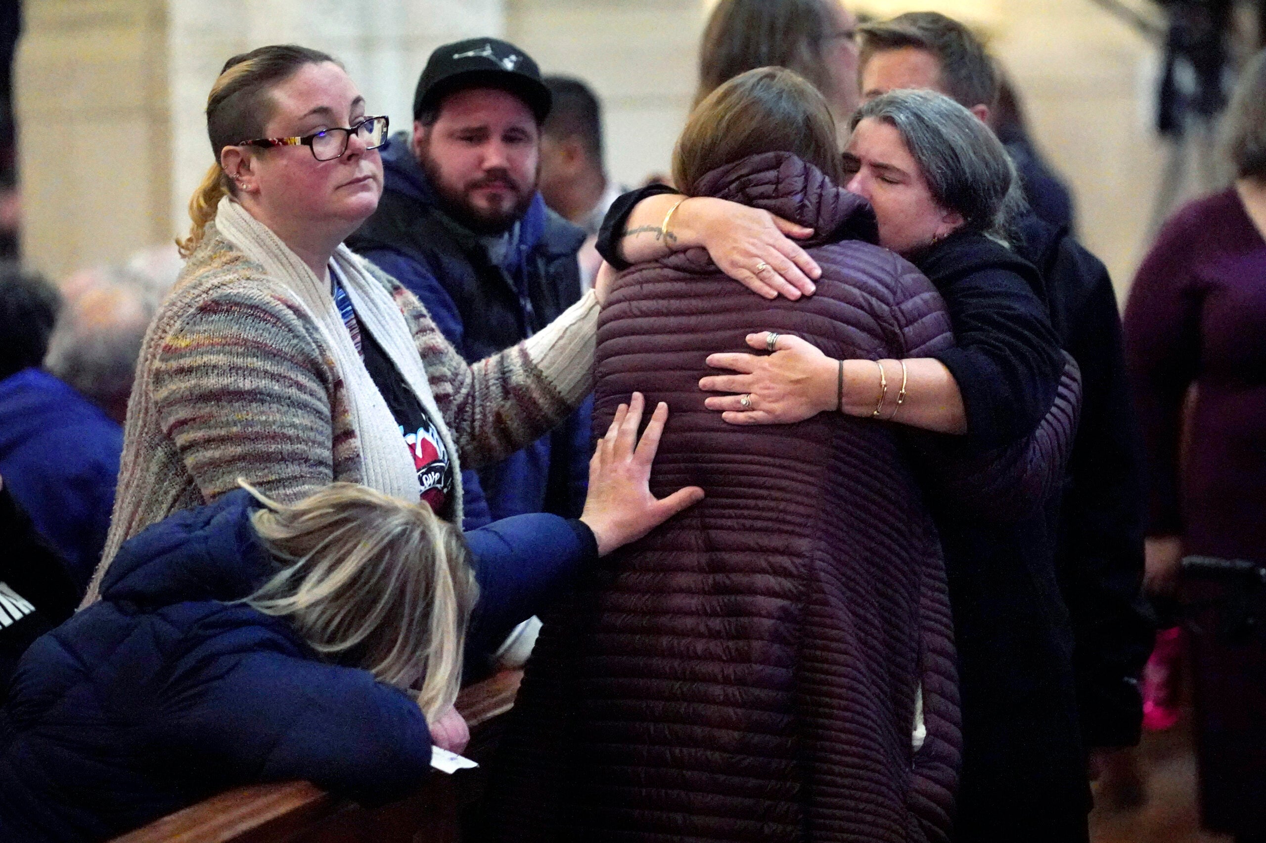 More than 1,000 pay tribute to Maine's mass shooting victims on day of ...