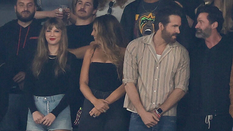 Taylor Swift watches Travis Kelce's Chiefs take on the Jets