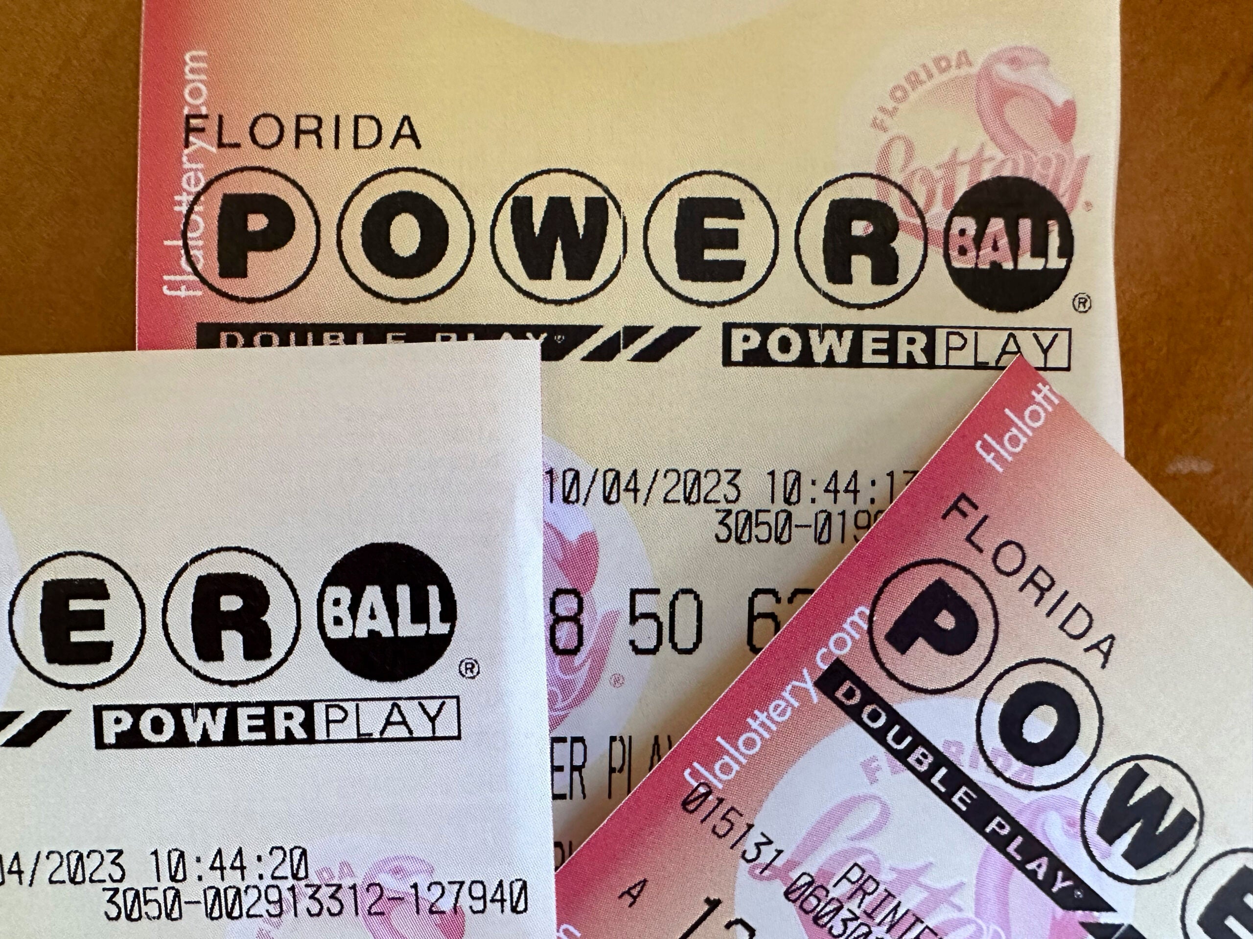 No winner in Monday Powerball drawing; jackpot now $725 million