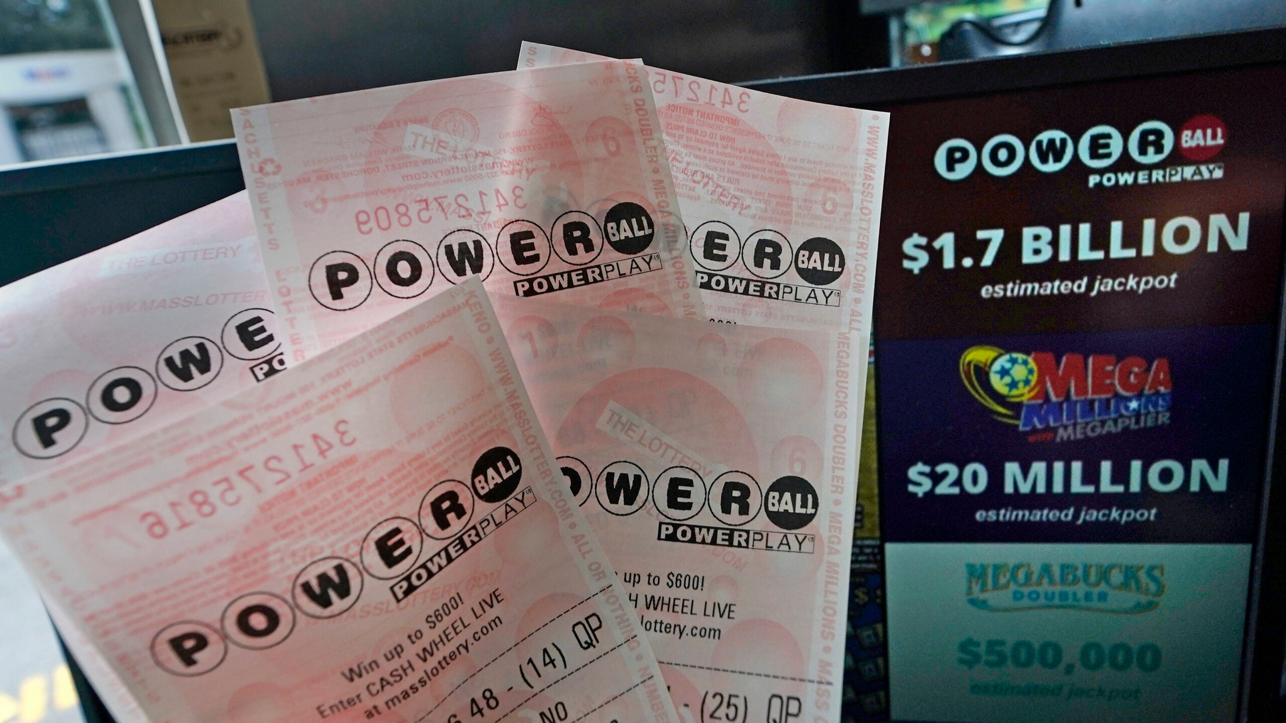 Powerball jackpot reaches $725 million; no winner Monday