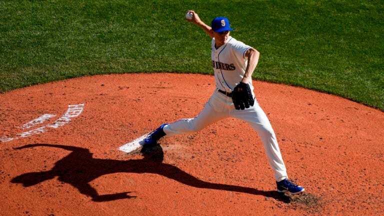 Watch: George Kirby throws knuckleball as tribute to Tim Wakefield