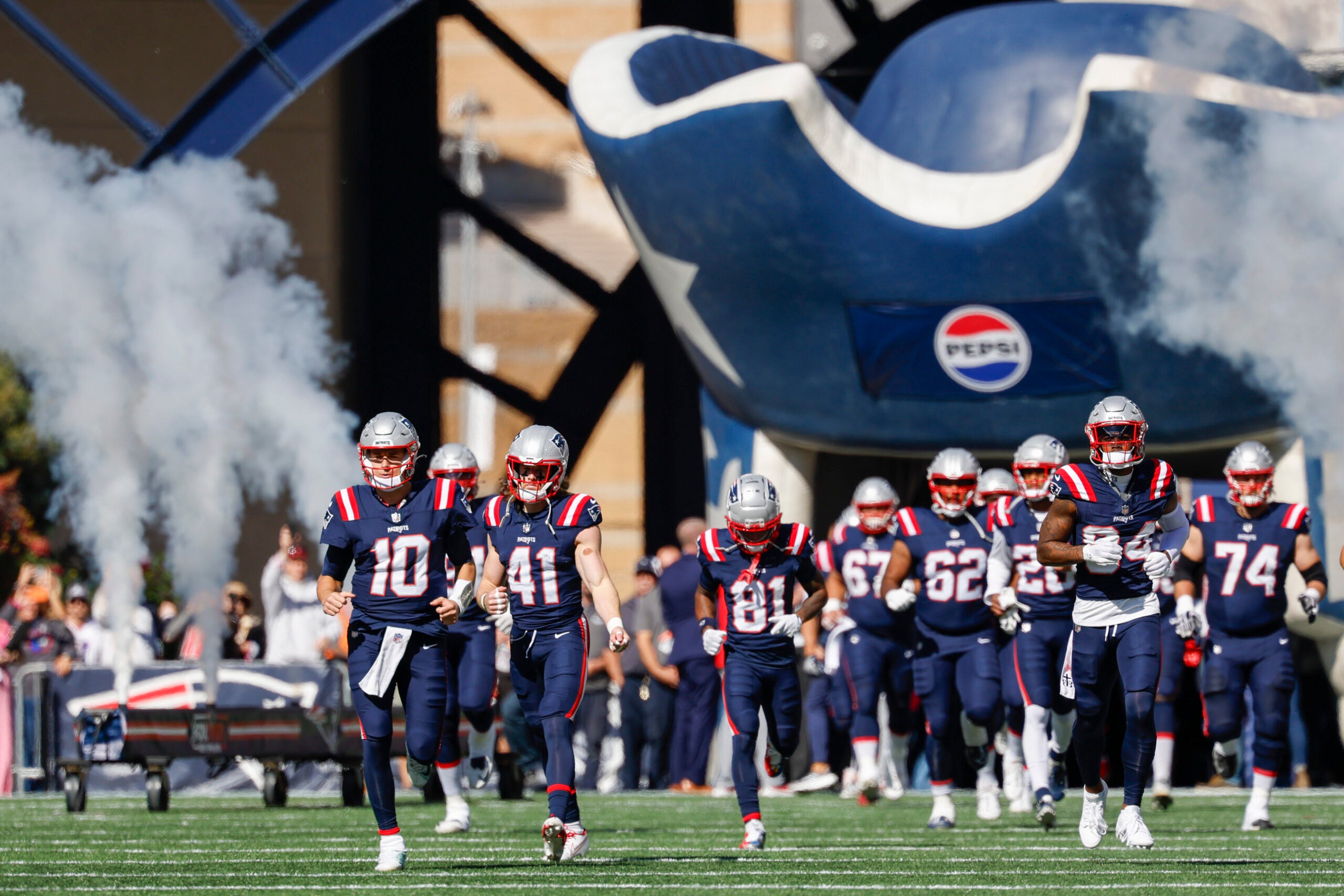 Patriots out-run Bills in 14-10 win in blustery conditions