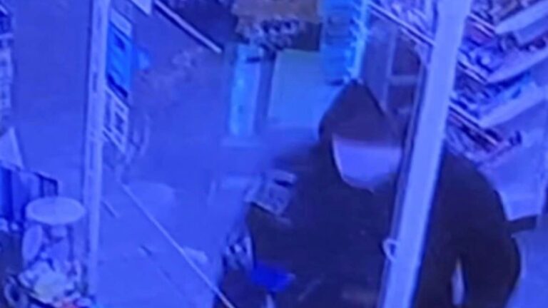 Police Seek To Identify Armed Robber Who Attacked Store Employees In Plympton United States 