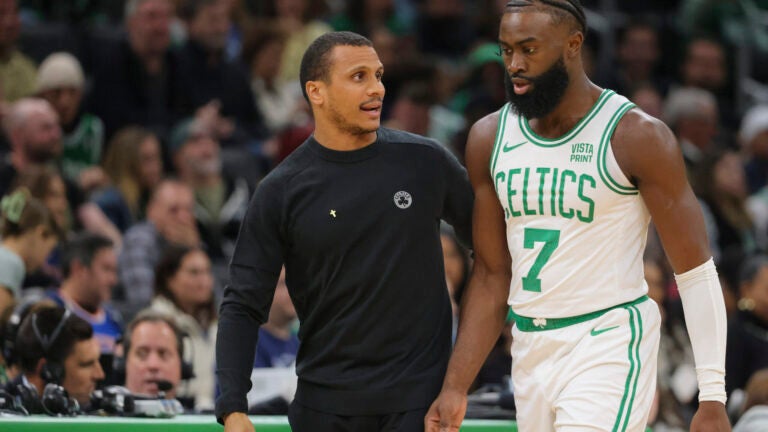 Boston MA 10/17/23 Boston Celtics head coach Joe Mazzulla talking to guard Jaylen Brown (7) against the New York Knicks during first quarter NBA action at TD Garden.