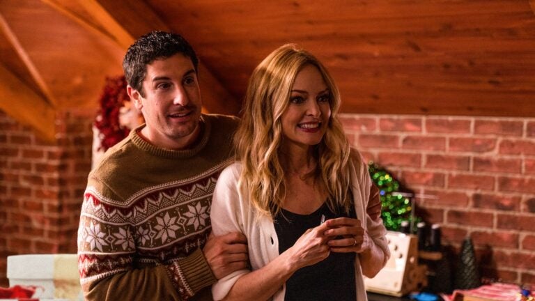 Jason Biggs and Heather Graham in "Best. Christmas. Ever!"