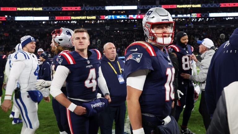 Mac Jones, Bailey Zappe Reportedly Split QB Reps For Patriots