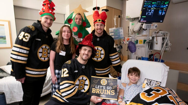 Bruins' shopping spree helps spread holiday cheer – Boston Herald