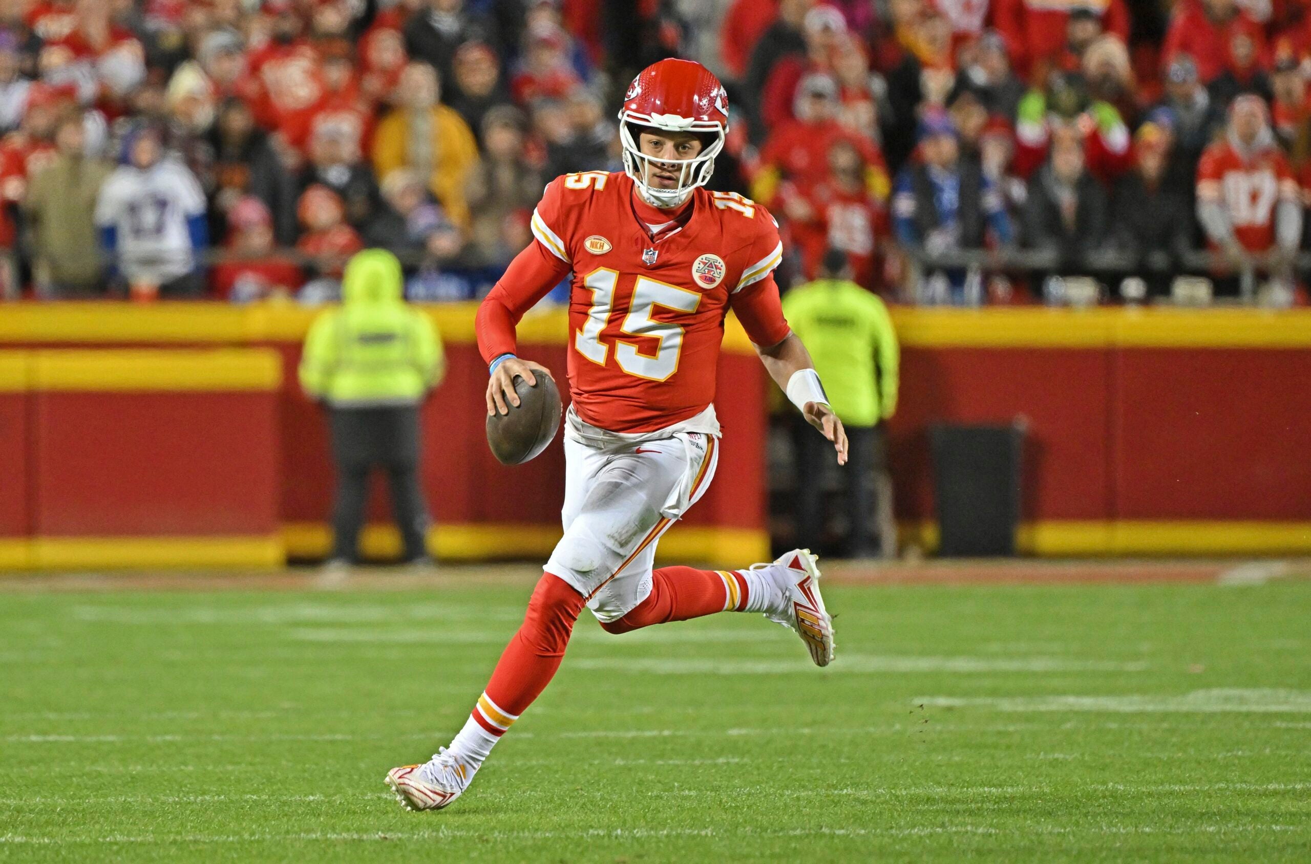 Chiefs end losing skid with road win over Patriots