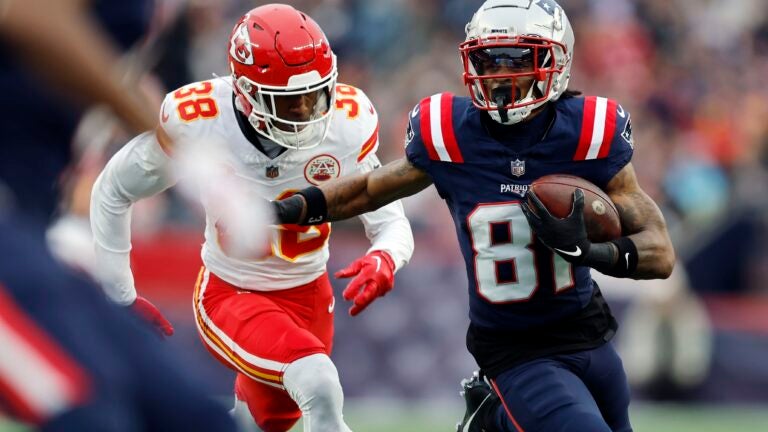 Patriots still seeking 1st 100-yard game from rusher or receiver