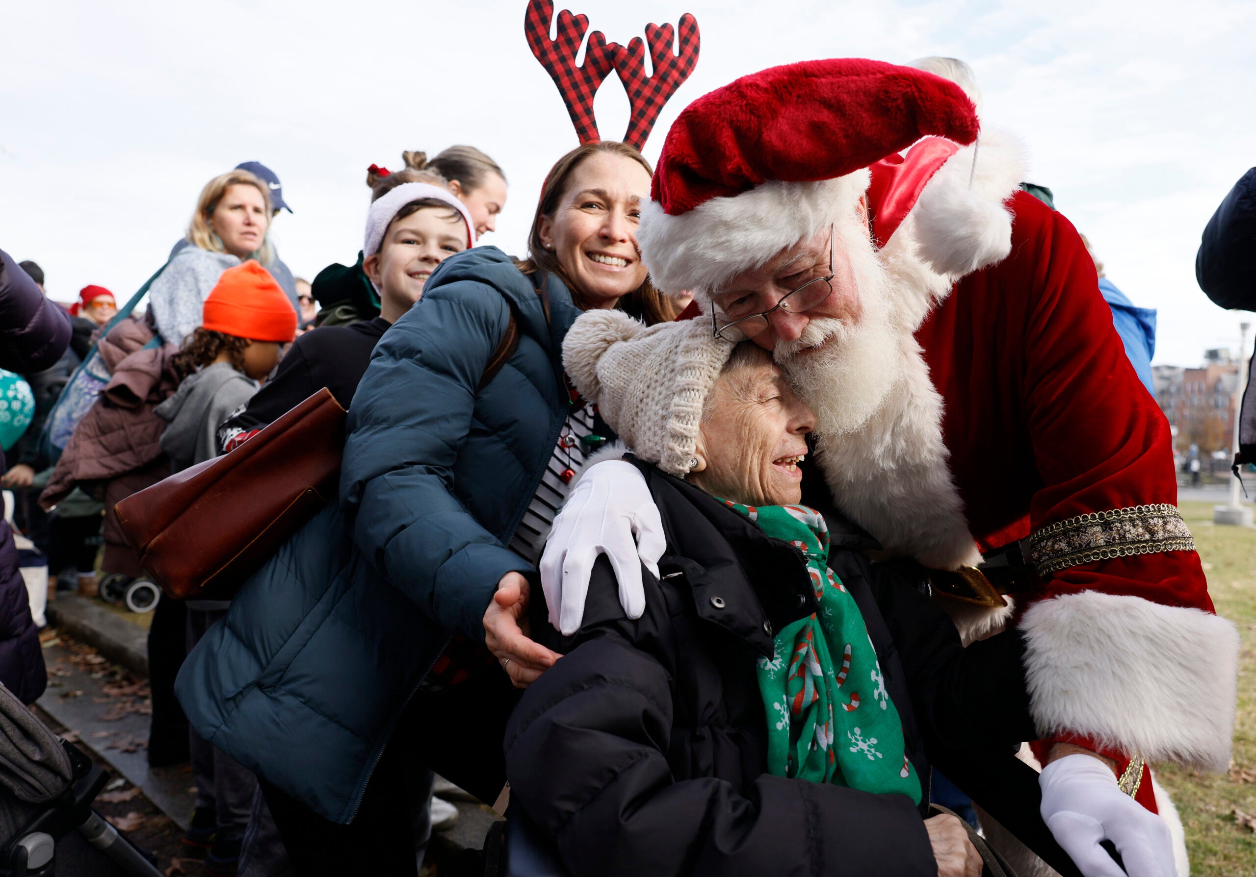 Watch Santa arrived by helicopter for North End parade