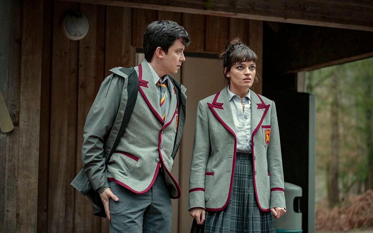 Asa Butterfield as Otis and Emma Mackey as Maeve in 