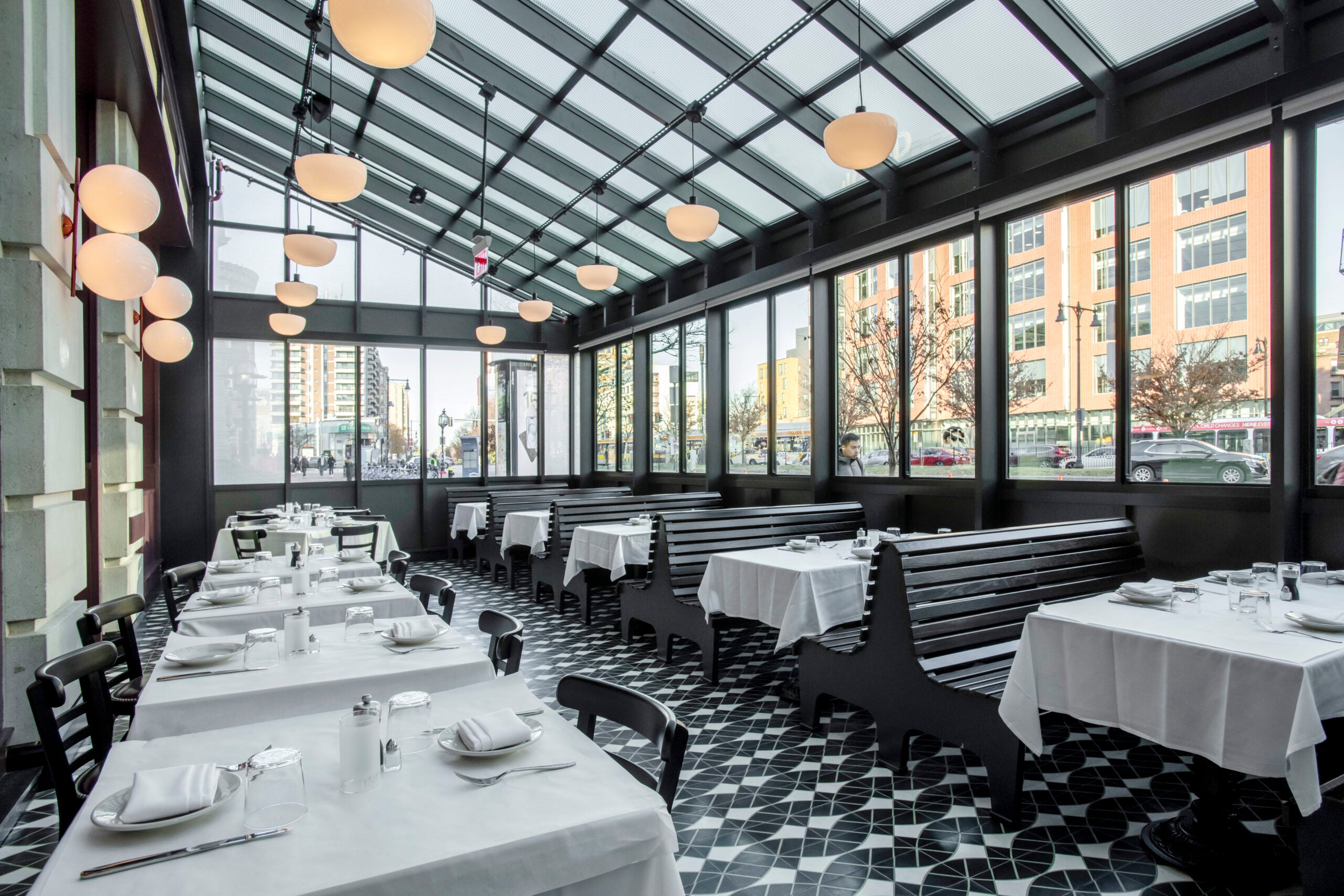 Blue Ribbon Brasserie brings late-night dining to Boston
