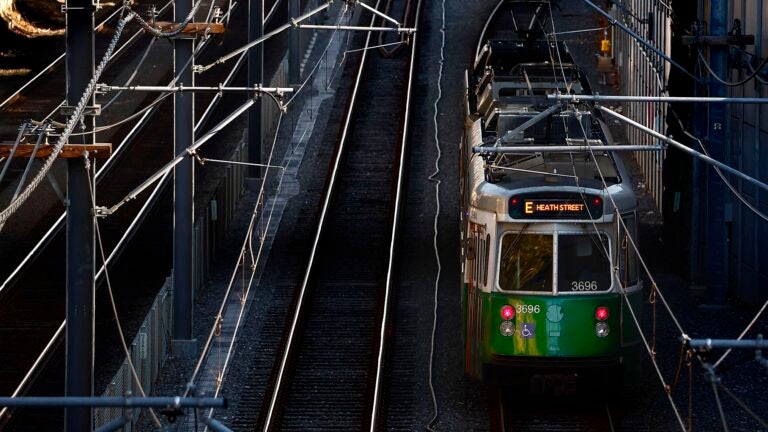 波士顿地铁完成绿线改造，恢复停运的服务轨道