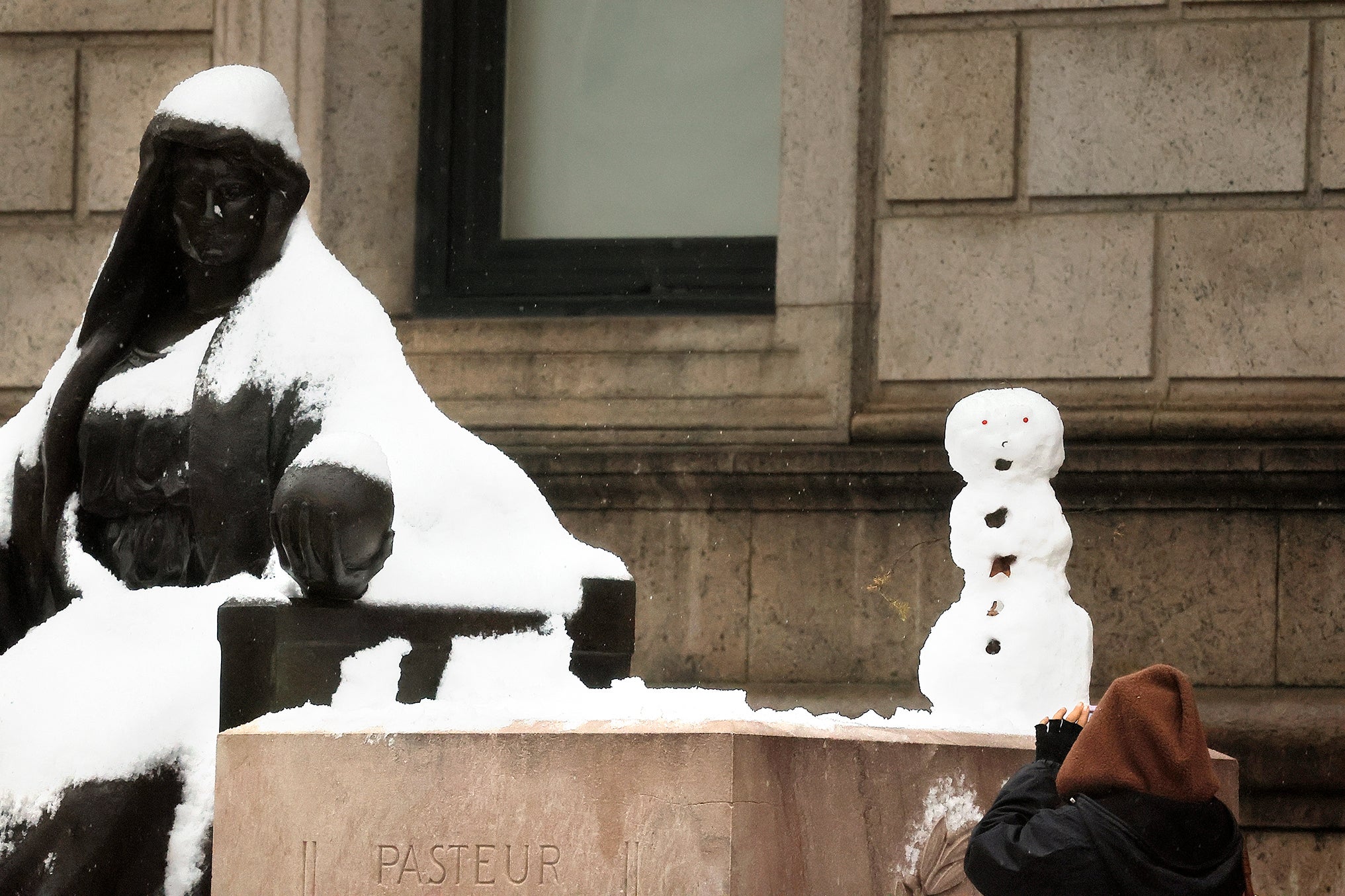 BOSTON METEOROLOGISTS ON HOW MUCH MORE SNOW TO EXPECT MONDAY visual data 8