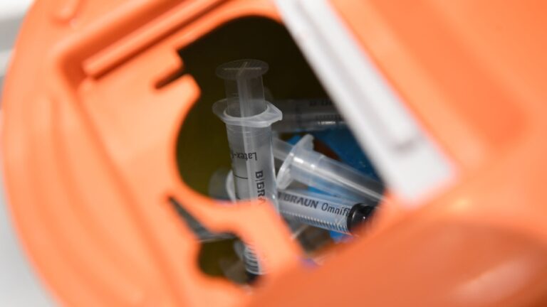 Former Dedham nurse pleads guilty to tampering with oxycodone - Vimarsana News