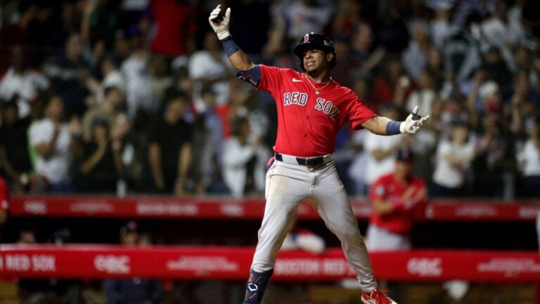 D.R. native Enmanuel Valdez hits home run in Santo Domingo