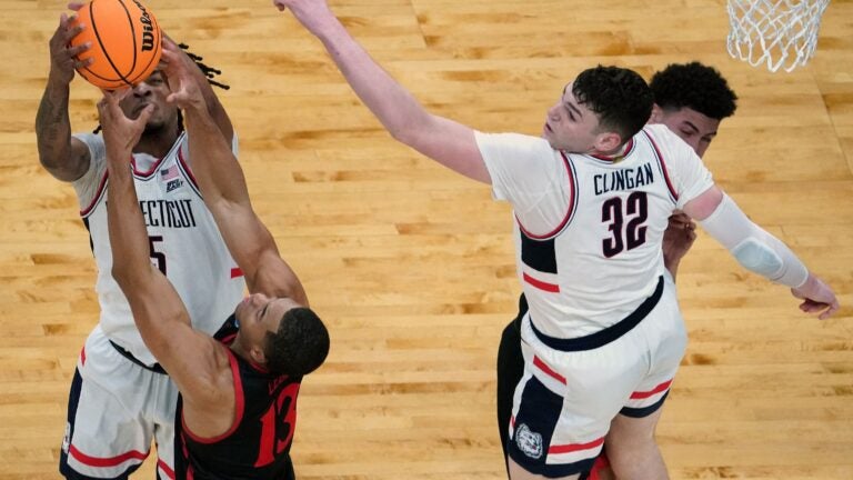 Stephon Castle’s impressive defense as a freshman serves UConn well entering Elite Eight matchup vs. Illinois