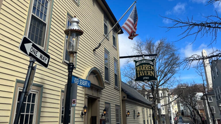 Eat clam chowder in George Washington's old hangout