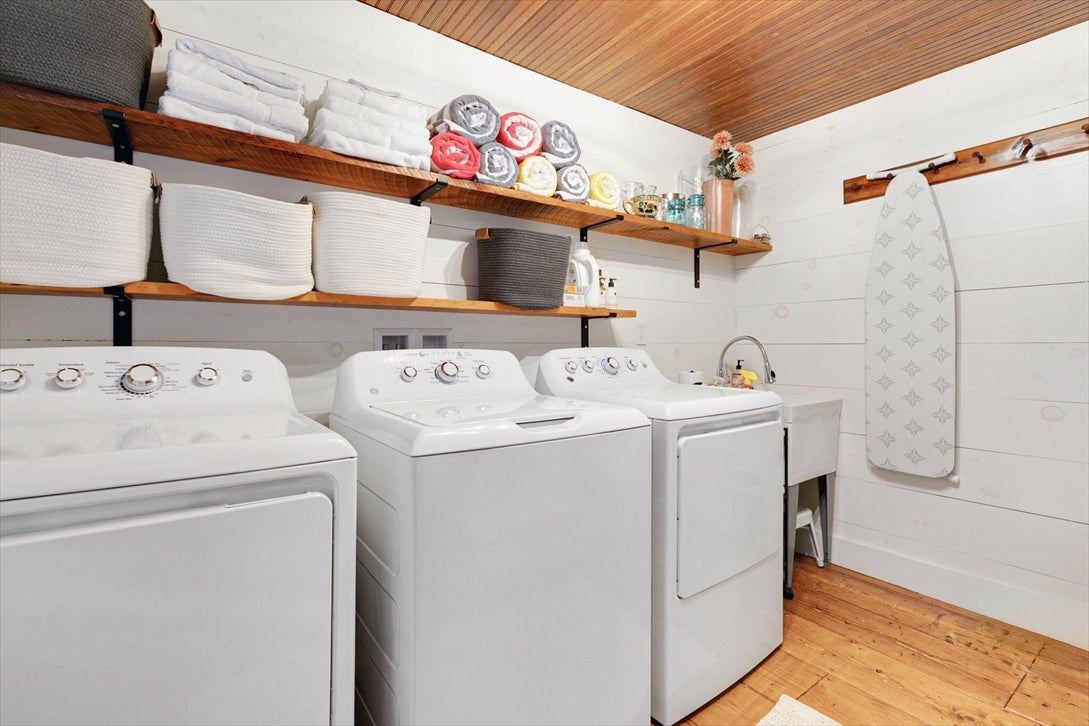 104-summer-kennebunk-maine-laundry room