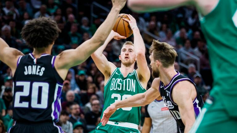 Why Joe Mazzulla compared Sam Hauser to Brett Favre following shooting struggles in Celtics&rsquo; win over Kings