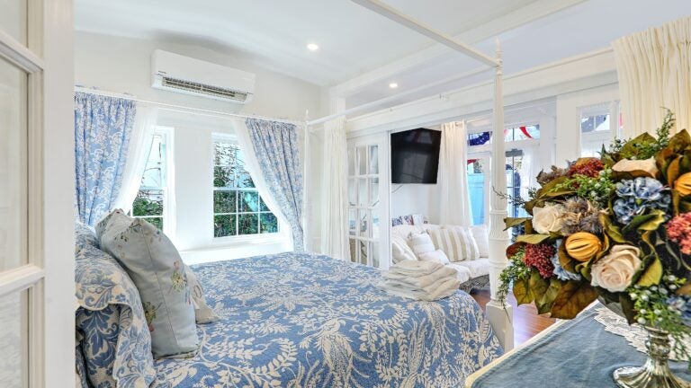 How a &lsquo;Manningcast&rsquo; clip belatedly confirmed Ernie Adams&rsquo; theory about defending Peyton Manning