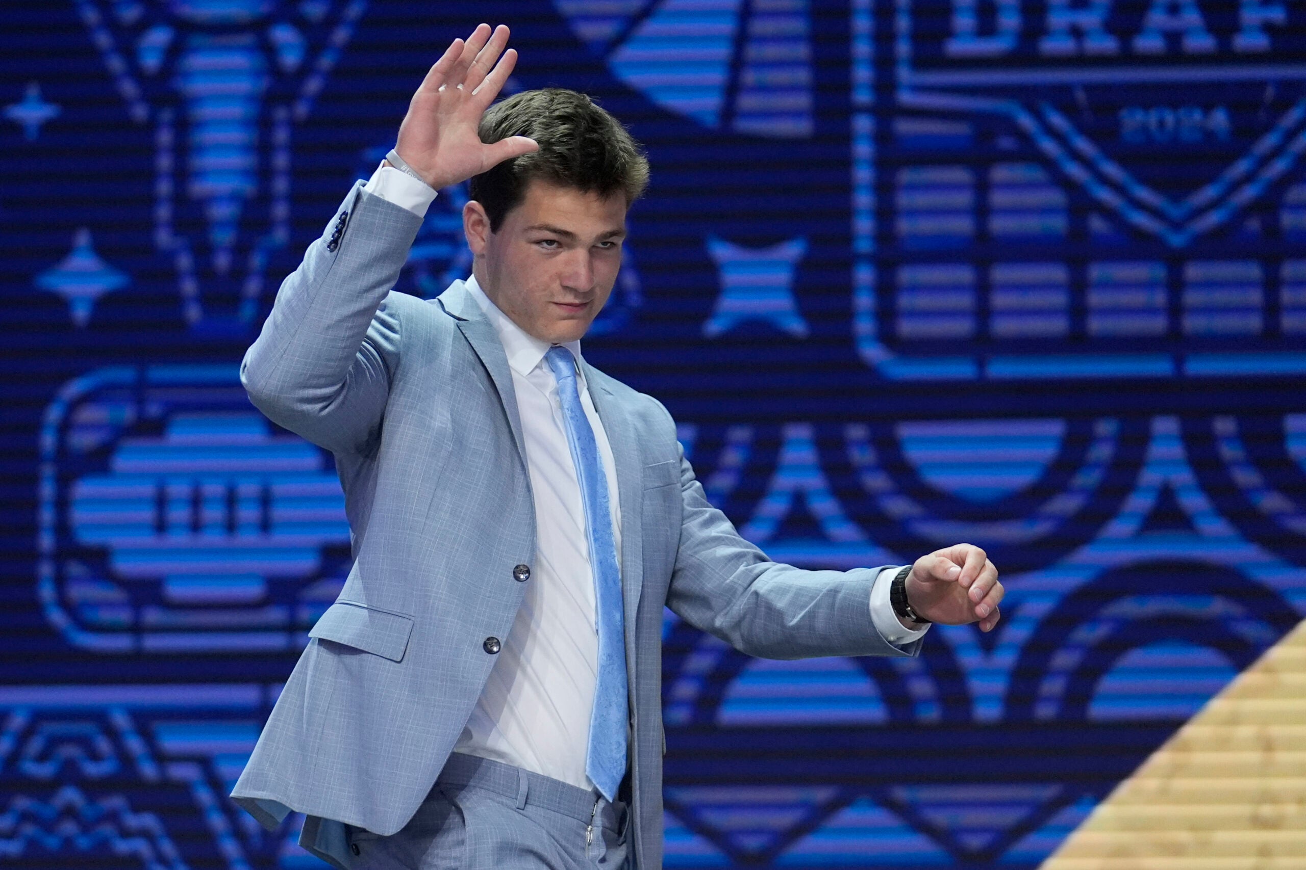 5 things to know about new Patriots quarterback Drake Maye