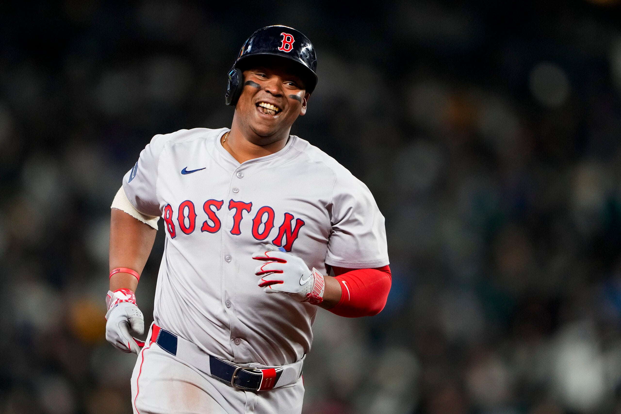 Rafael Devers on how he handles criticism during the season