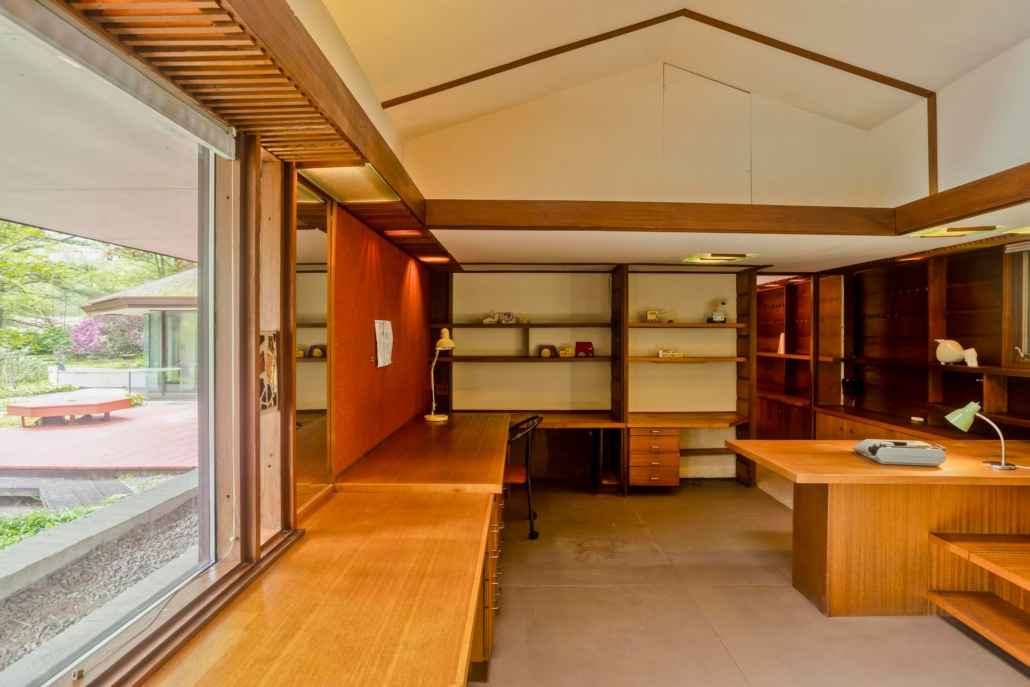 18-newell-pond-greenfield-shelves