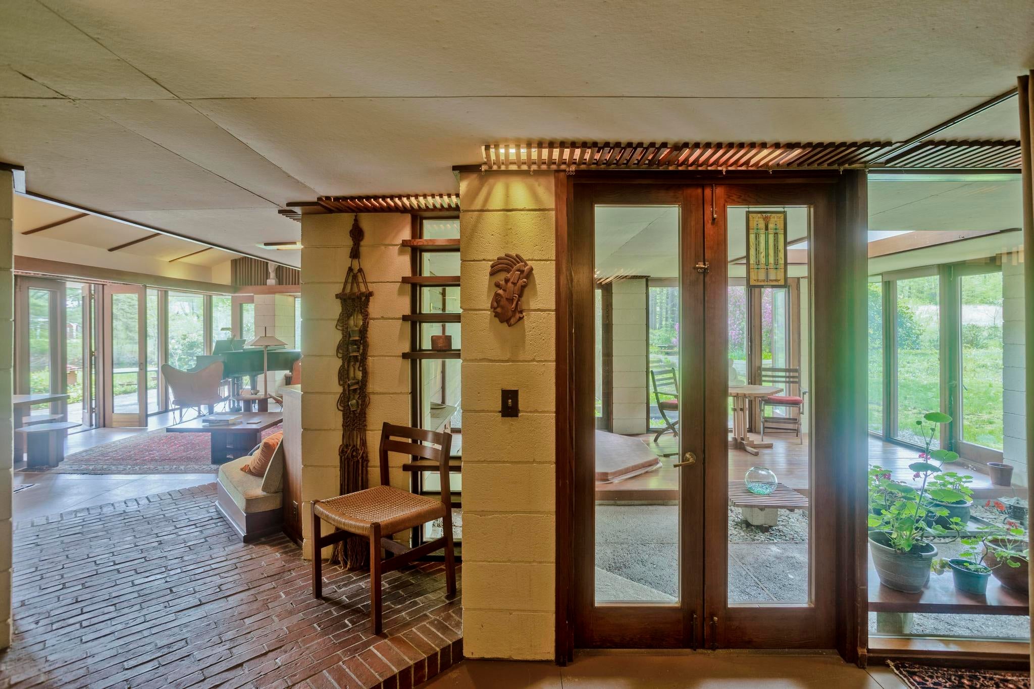 18-newell-pond-greenfield-door mid-century modern