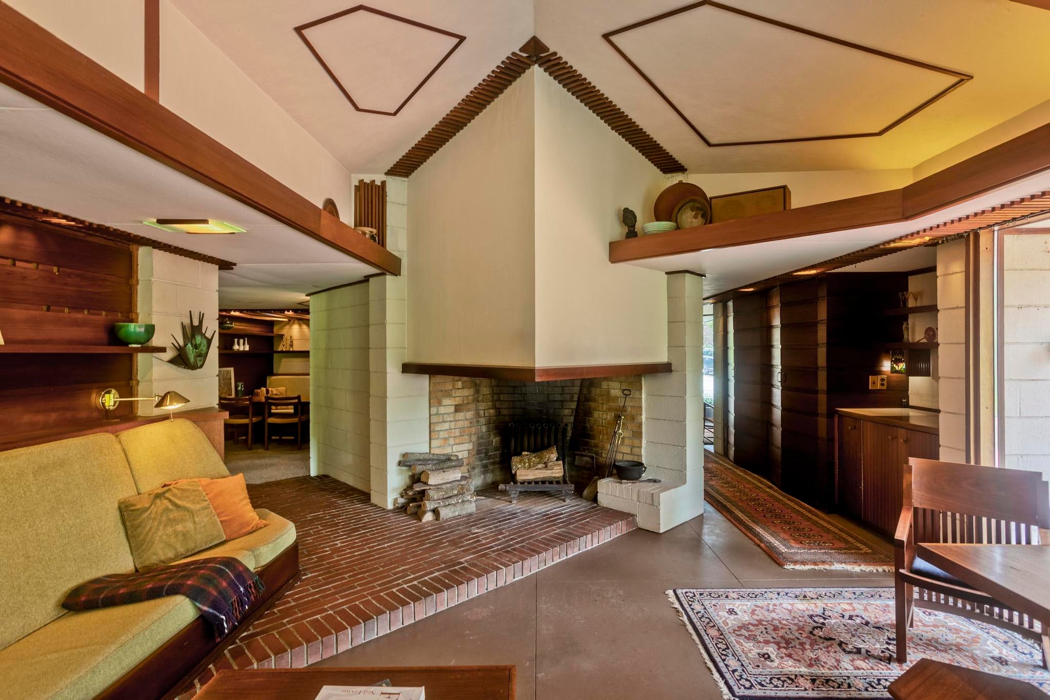 18-newell-pond-greenfield-fireplace mid-century modern