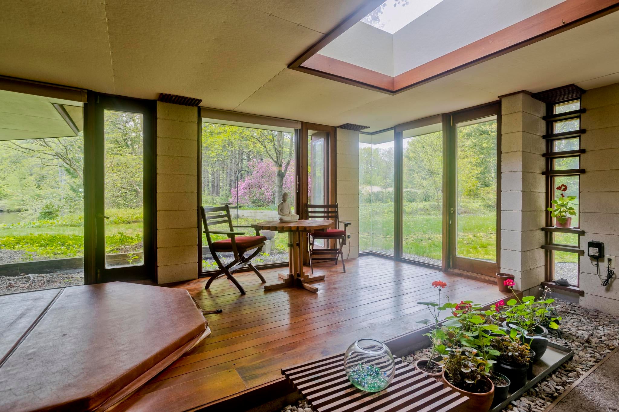 18-newell-pond-greenfield-platform mid-century modern