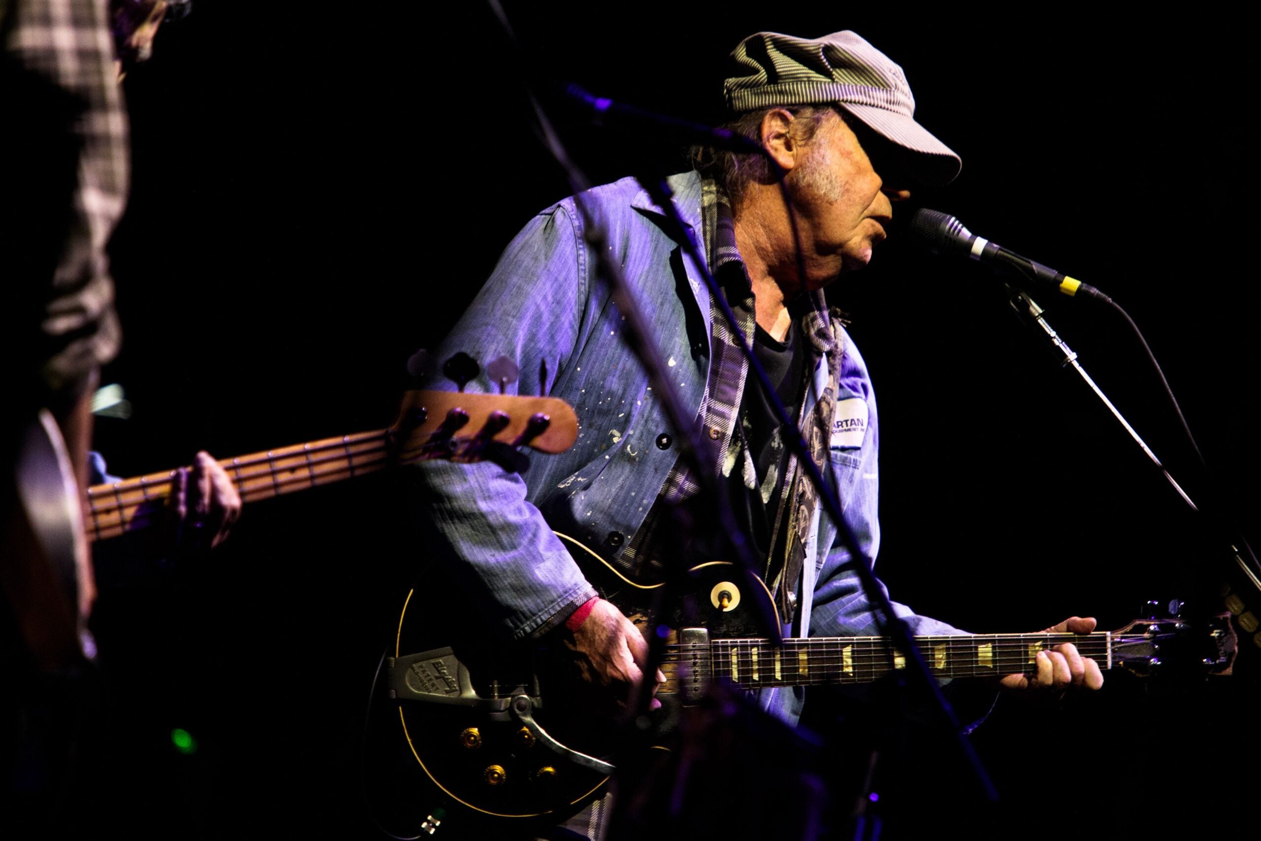 Neil Young and Crazy Horse deliver blistering show in Mansfield