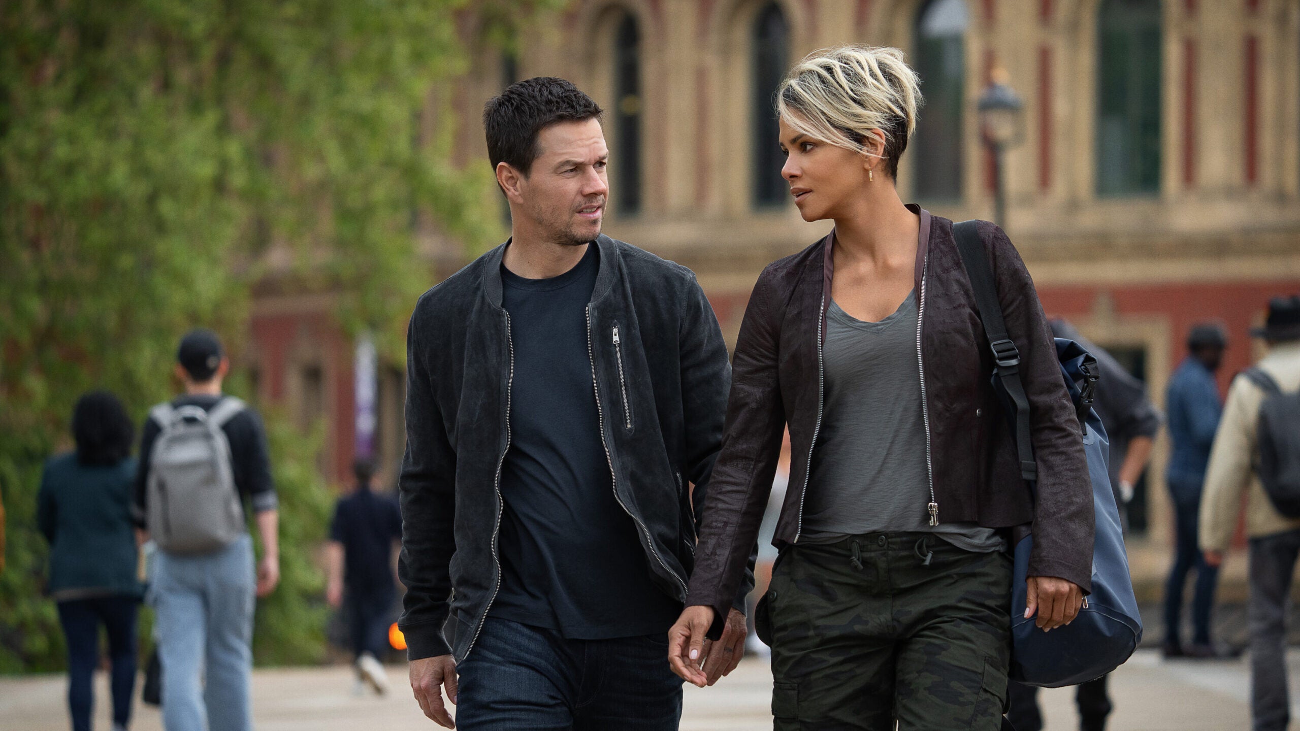Mark Wahlberg as Mike and Halle Berry as Roxanne in "The Union."