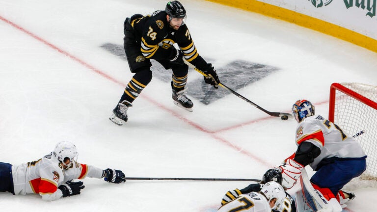 Bruins' Jake DeBrusk Played Through Broken Hand Before Playoffs