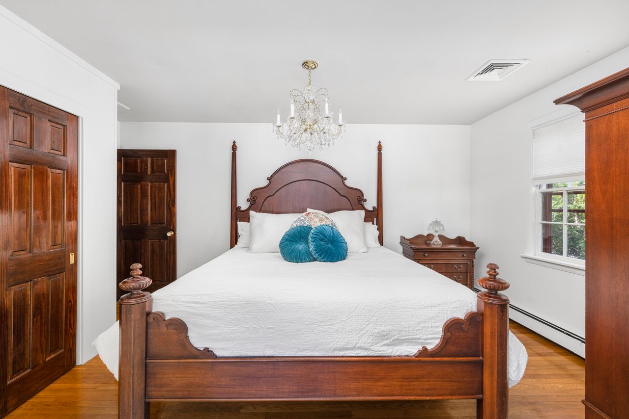 101-caswell-st-narragansett-ri-bedroom R.I.