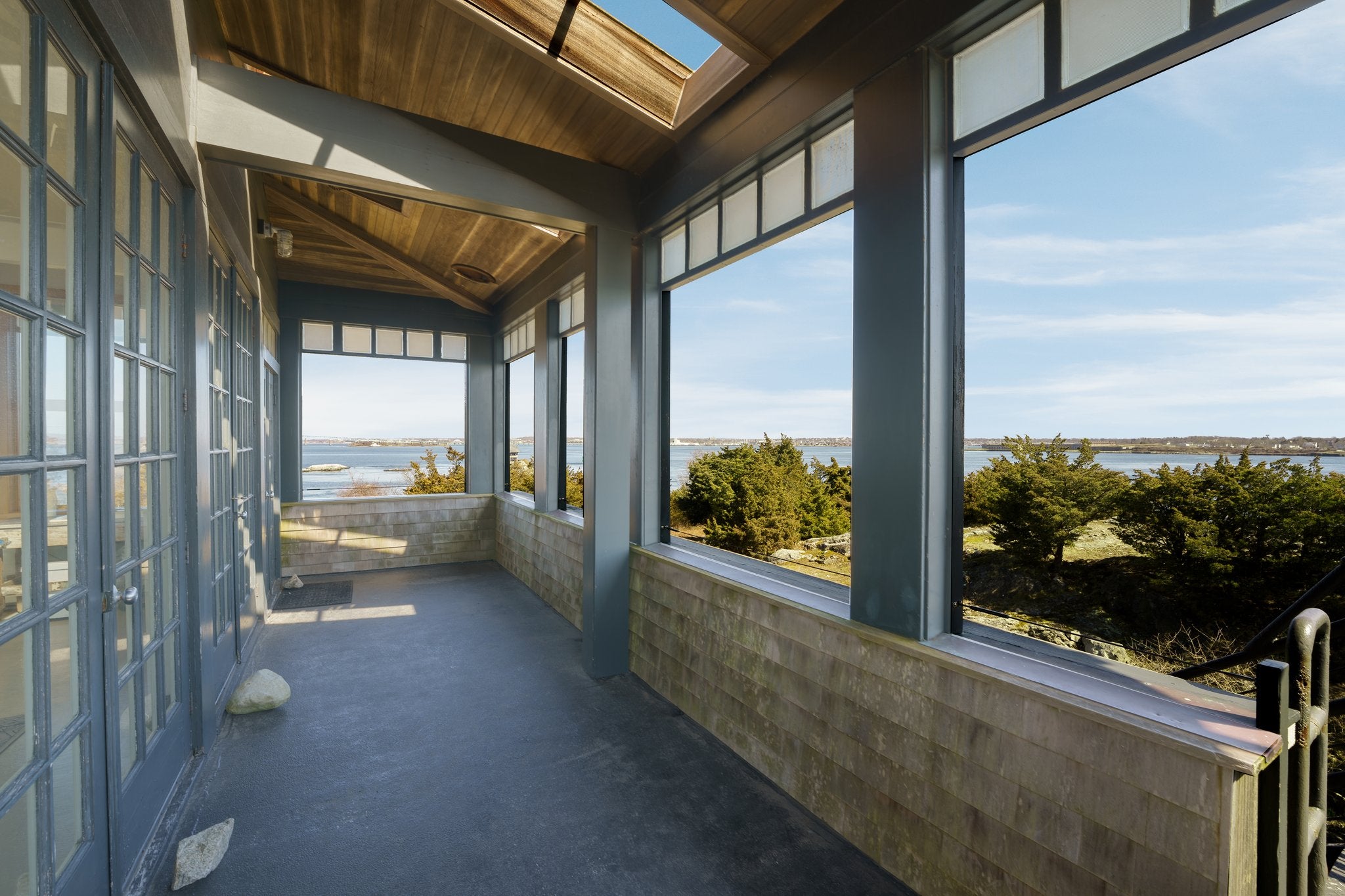 2-fort-wetherill-jamestown-porch