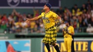 Watch: Red Sox greats return to Fenway for Savannah Bananas game