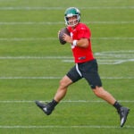 New York Jets quarterback Aaron Rodgers (8) drops back to throw during the team's NFL football training camp.
