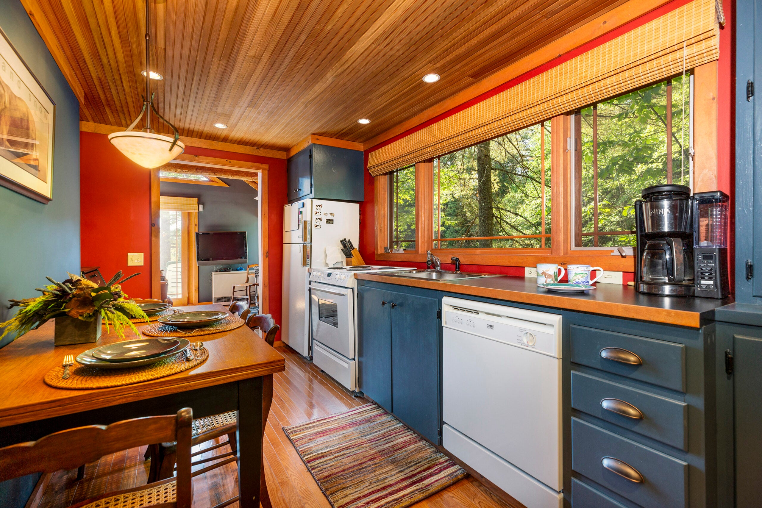 320-village-road-wilmot-nh-kitchen  N.H.