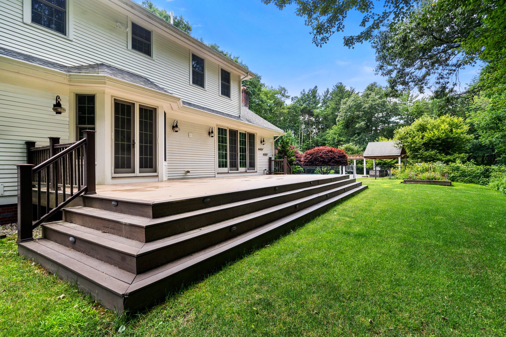 261r-east-foxboro-matt-deck-de-luz