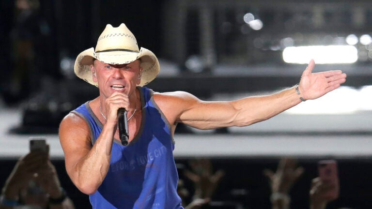 Kenny Chesney performs.