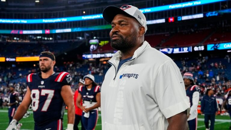 Jerod Mayo: Patriots' offensive line 'still under construction'