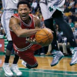 Derrick Rose falls after being tripped while driving against the Celtics, Nov. 28, 2014.