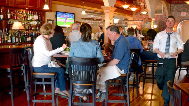 Question 5: What voters need to know about the proposal to eliminate the tipped minimum wage