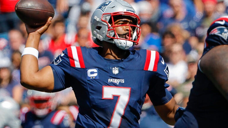 Foxborough MA 9/14/24 16patriots New England Patriots quarterback Jacoby Brissett throws a touchdown reception to Ja’Lynn Polk against the Seattle Seahawks during first quarter NFL action at Gillette Stadium. Photo by Matthew J Lee/Globe Staff