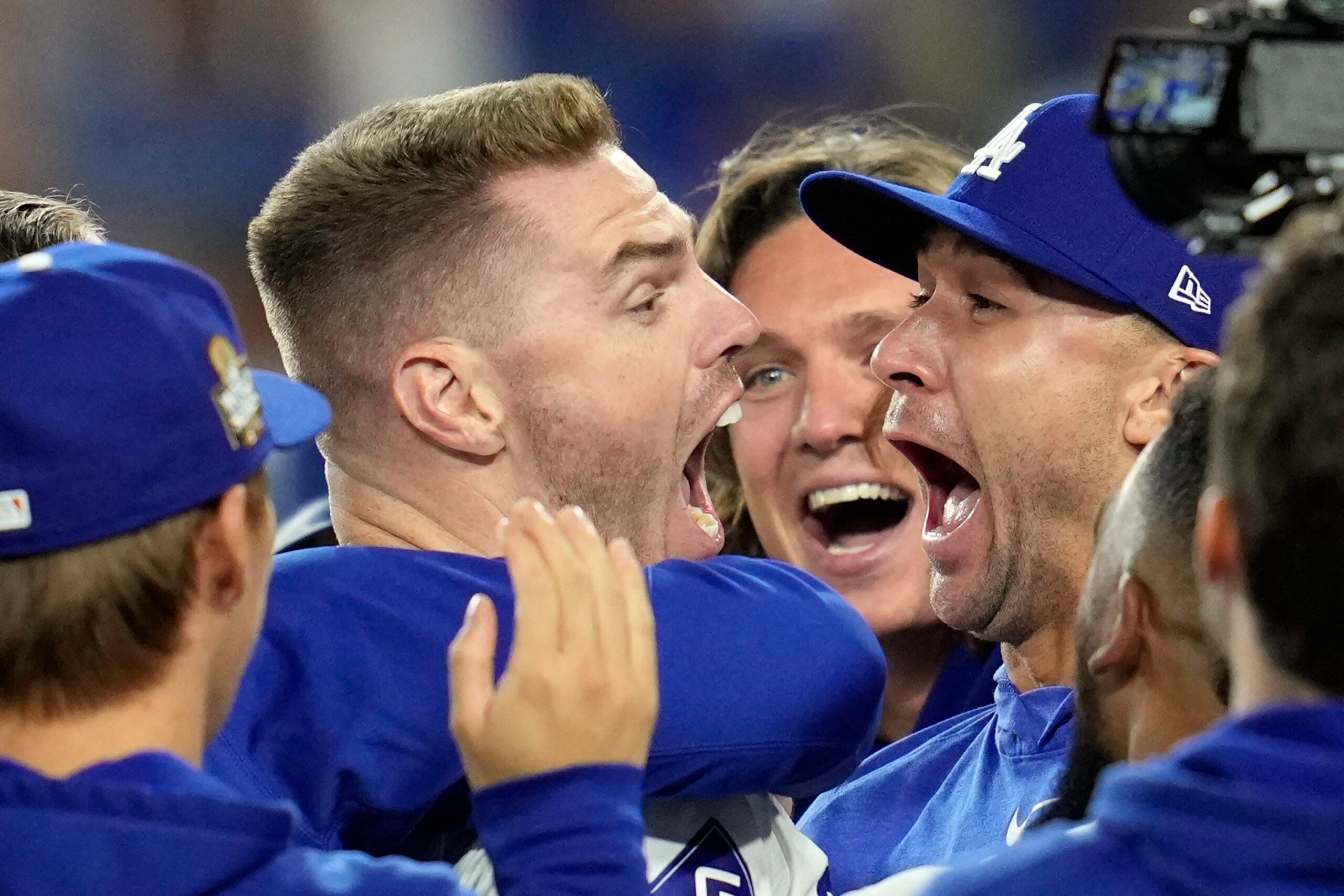 Freddie Freeman hits first walk-off slam in World Series history