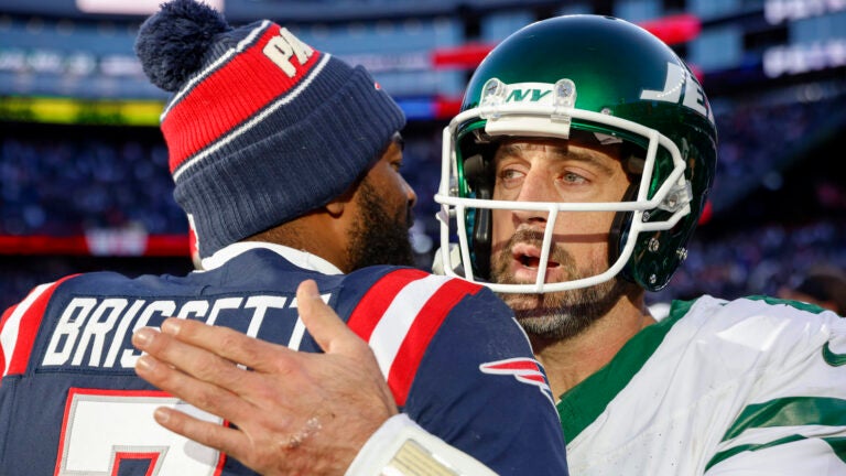 Aaron Rodgers, spiraling Jets left in ‘darkness’ after Patriots hand them a crushing loss