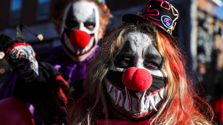 Warm weather could lead to record Halloween crowds in Salem, officials say